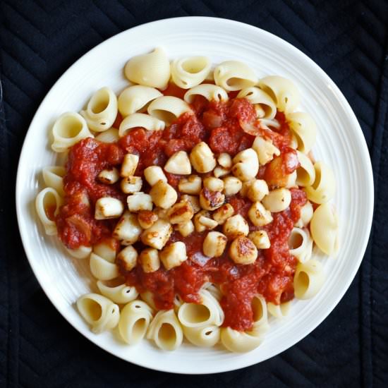 Spicy Seared Scallops with Pasta