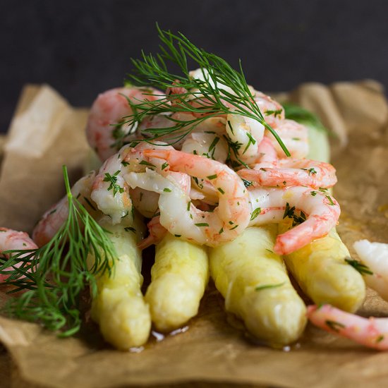 Scandinavian Prawns on Asparagus