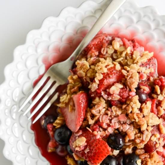 Summer Sangria Berry Crumble