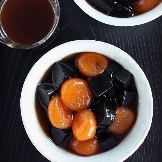 Yam Balls and Grass Jelly in Syrup