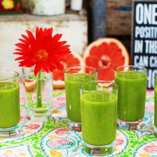 Raw Vegan Grapefruit Green Smoothie