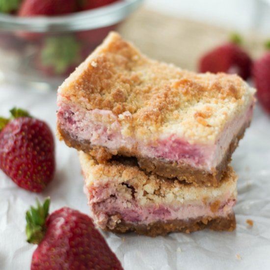 Strawberry Crumble Cheesecake Bars