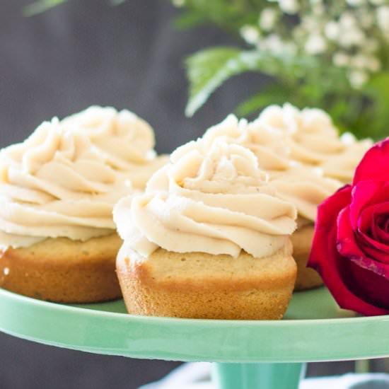 Moist Vanilla Cupcakes