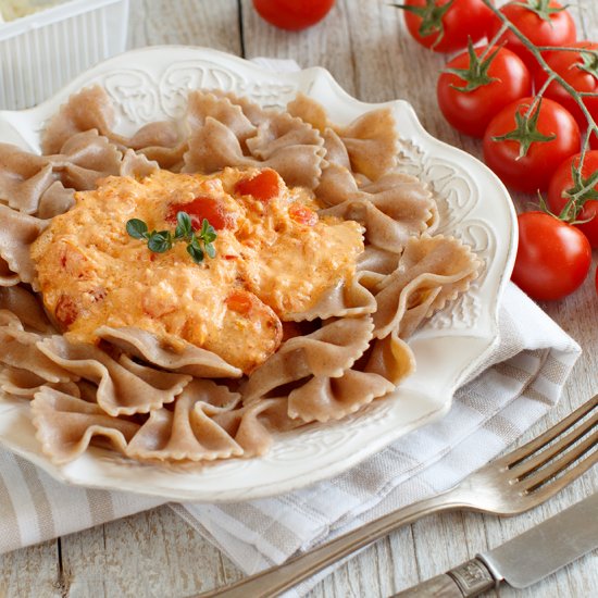 Pasta with stracchino and tomatoes