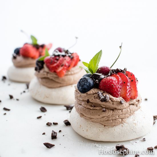 Summer Pavlova with Chocolate Cream