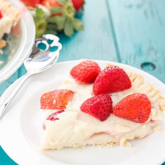 No Bake Strawberry Pudding Pie