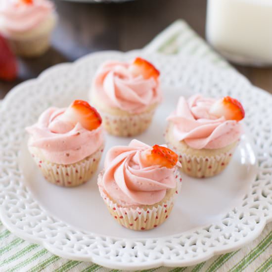 Fresh Strawberry Cupcakes