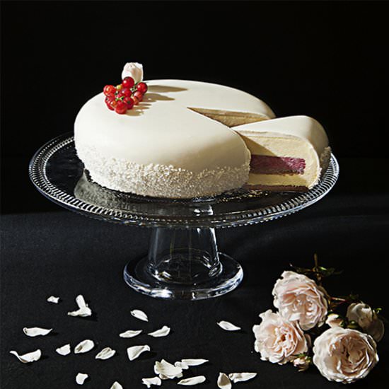 Coconut – red berries entremet