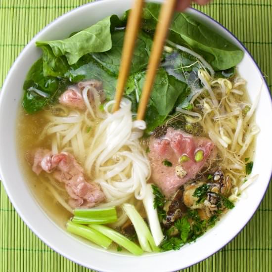 pho bo with spinach and shiitake