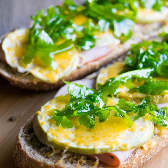 Apple Pesto Pizza Bread