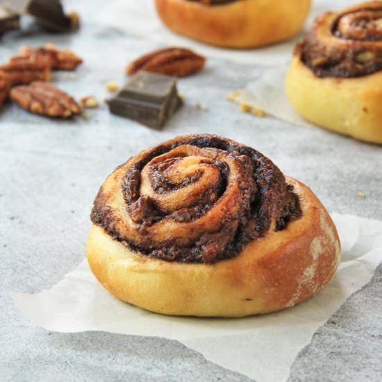 Nutella rolls with walnuts