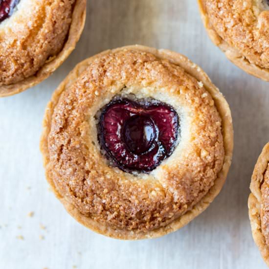 Cherry bakewell tartlets (V)