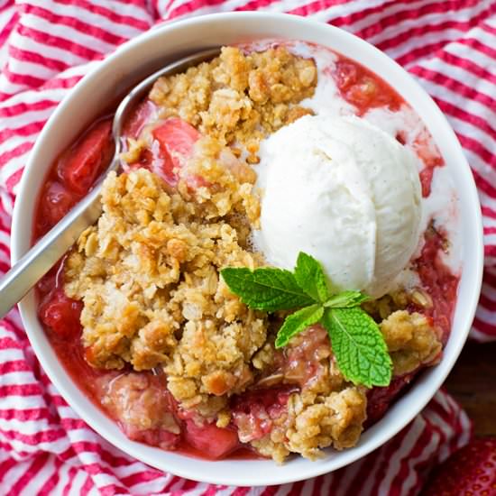 Simple Strawberry Rhubarb Crisp