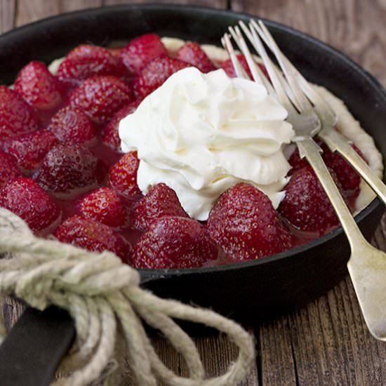 Fresh Strawberry Glaze Pie