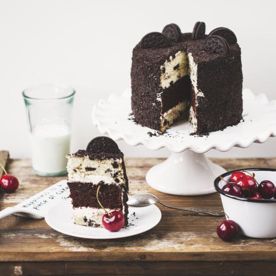 3-Layer Cake with Oreo Cookies