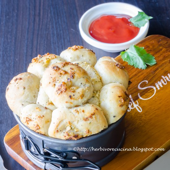 Roasted Garlic Monkey Bread