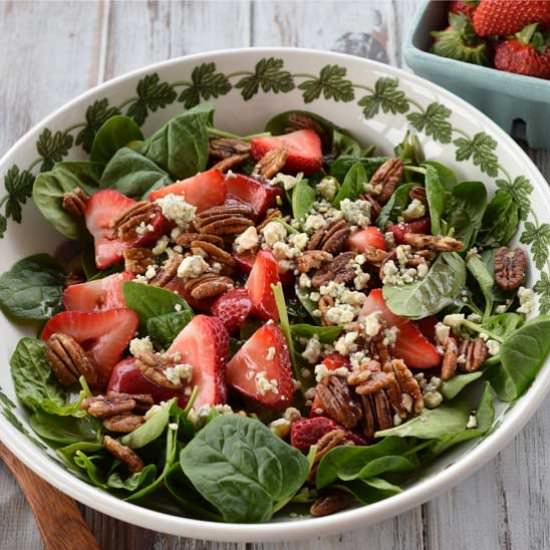 Strawberry and Pecan Spinach Salad