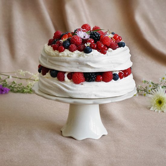 Pavlova with Fresh Fruits