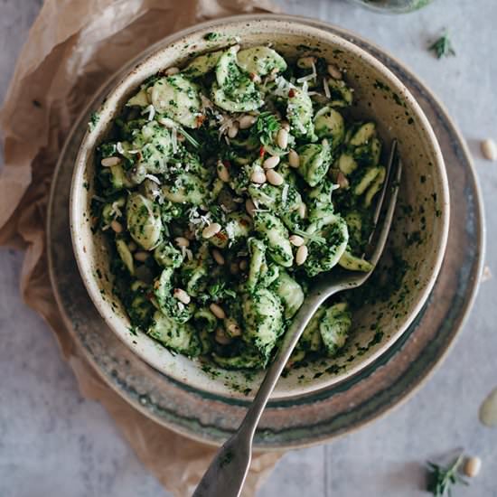 Quick Pasta with Kale Pesto