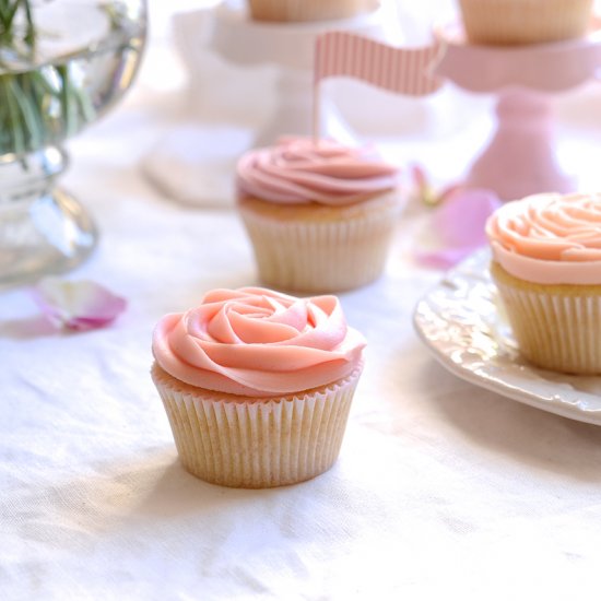 Vintage vanilla cupcakes