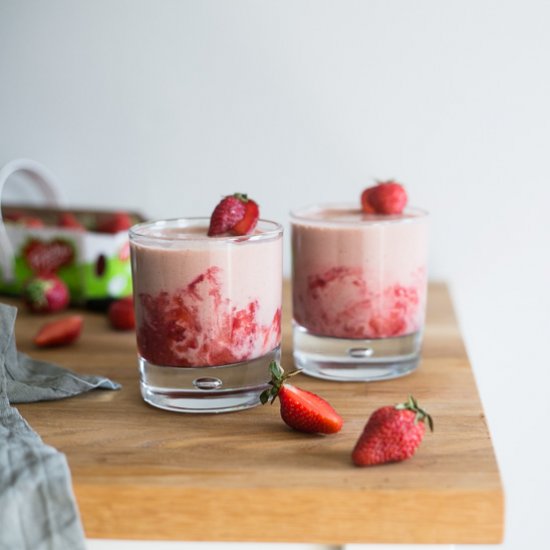 Creamy Strawberry Cashew Shake