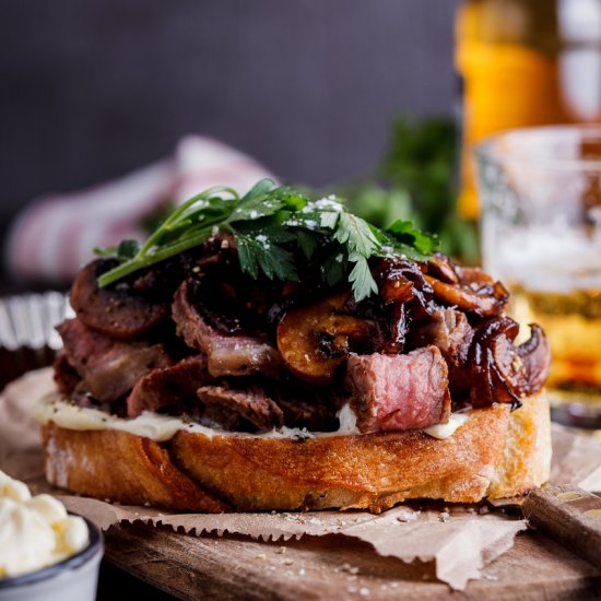 Steak sandwich with goat’s cheese