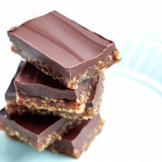 3-Ingredient Date Nut Bars