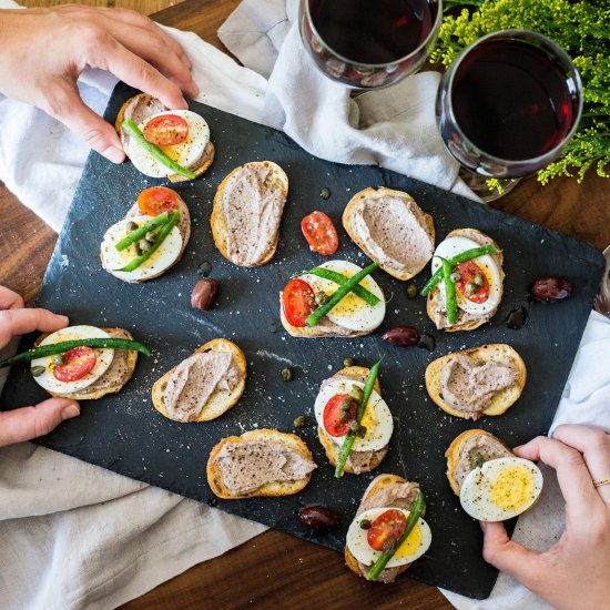 Kalamata Hummus Nicoise Crostini