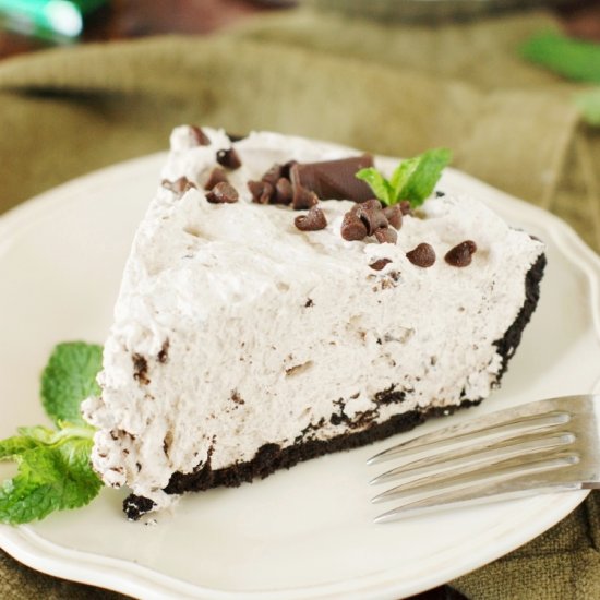 No-Bake Mint Chocolate Chip Pie