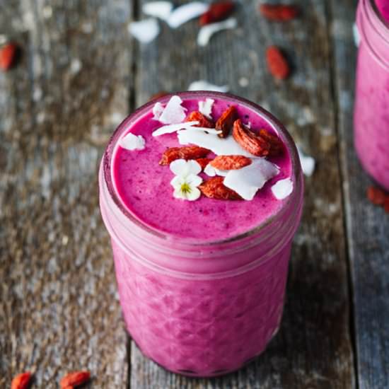 Dragon Fruit & Goji Berry Smoothie