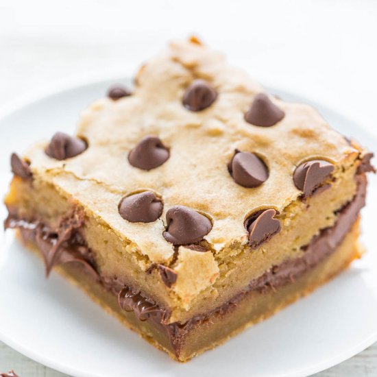 Nutella-Stuffed Choc Chip Blondies