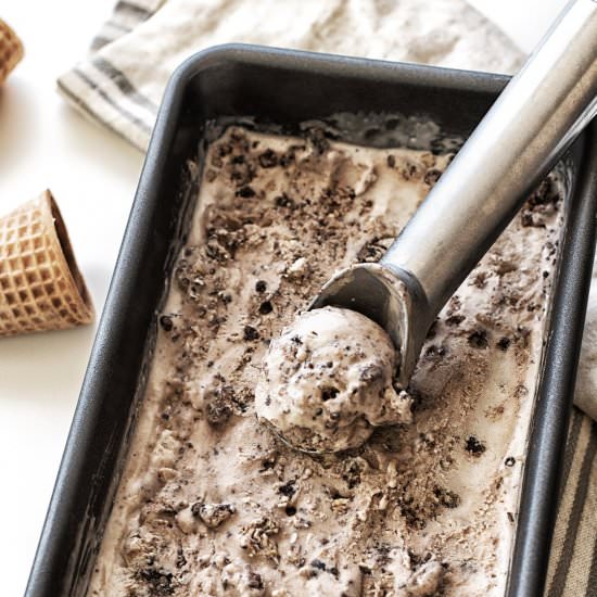 No Churn Ice Cream Cookie Creme