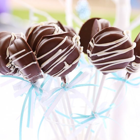 Chocolate Covered Oreo Pops