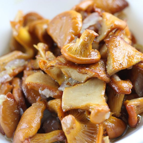 Chanterelle Mushrooms with Shallots