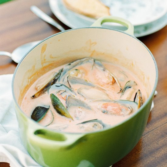 Mussels in tomato creamy sauce