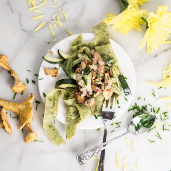 Chanterelle Sauce with Green Pasta