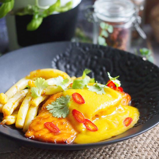 Roasted salmon with mango sauce