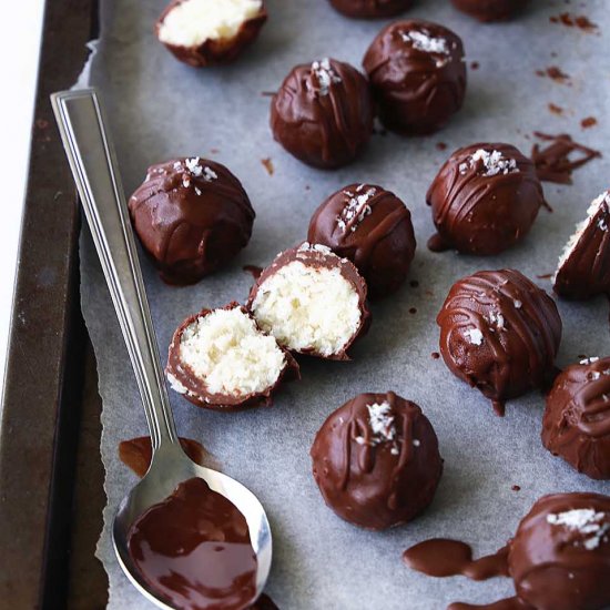 Easy Vegan Coconut Bounty Balls