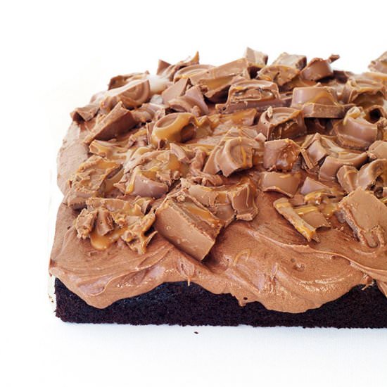 Chocolate Caramel Rolo Poke Cake