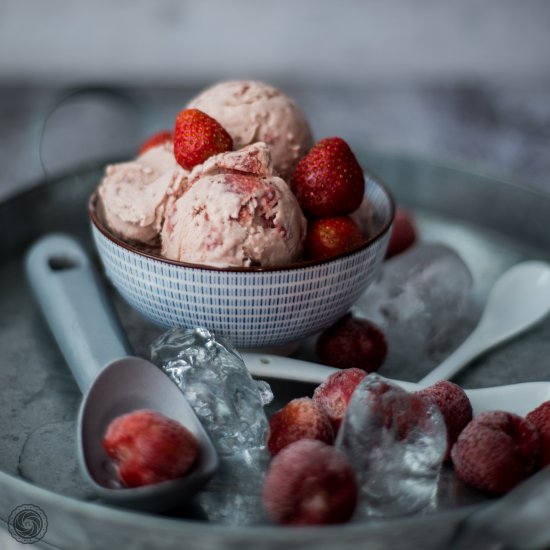 Balsamic Strawberries Ice Cream