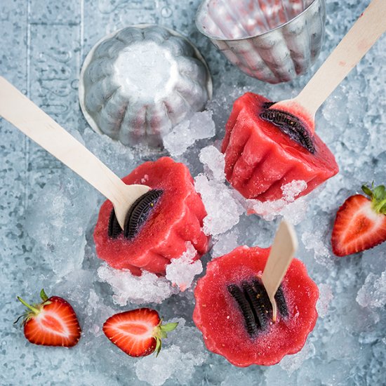 Oreo and Strawberry Popsicles