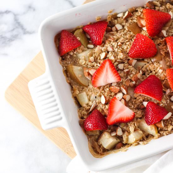 Strawberry Pear Baked Oatmeal