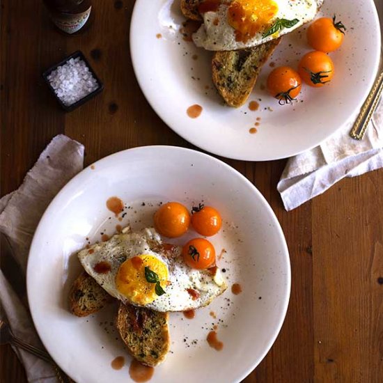 Eggs on Garlic Bread Toast