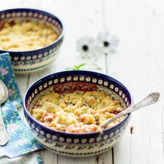 Rhubarb crumble