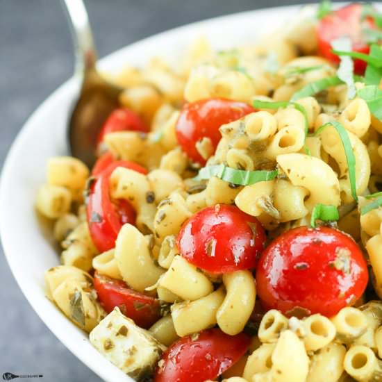 Healthy Caprese Pasta Salad