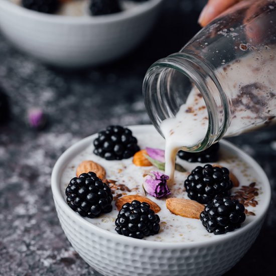 Blackberry Quinoa Breakfast Bowl