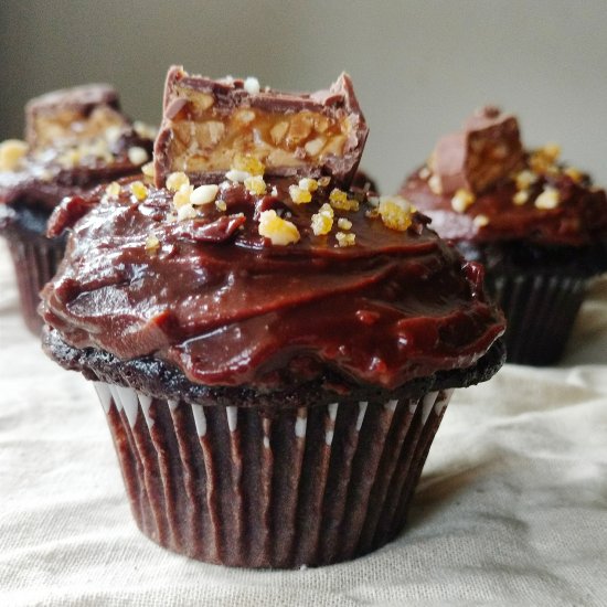 Snickers cupcakes