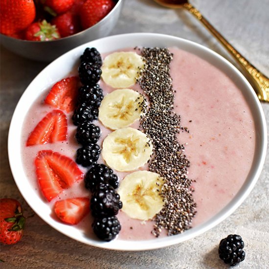 Strawberry Banana Chia Smoothie Bowl