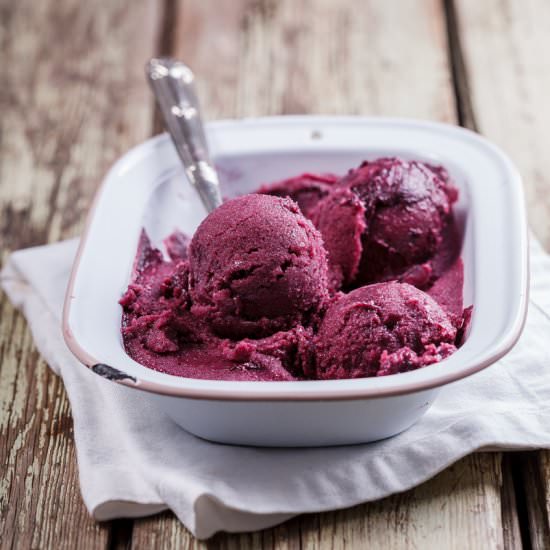 No-churn Vegan Berry Ice Cream