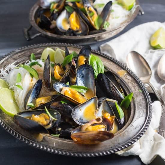 Mussels in Thai Red Curry Broth